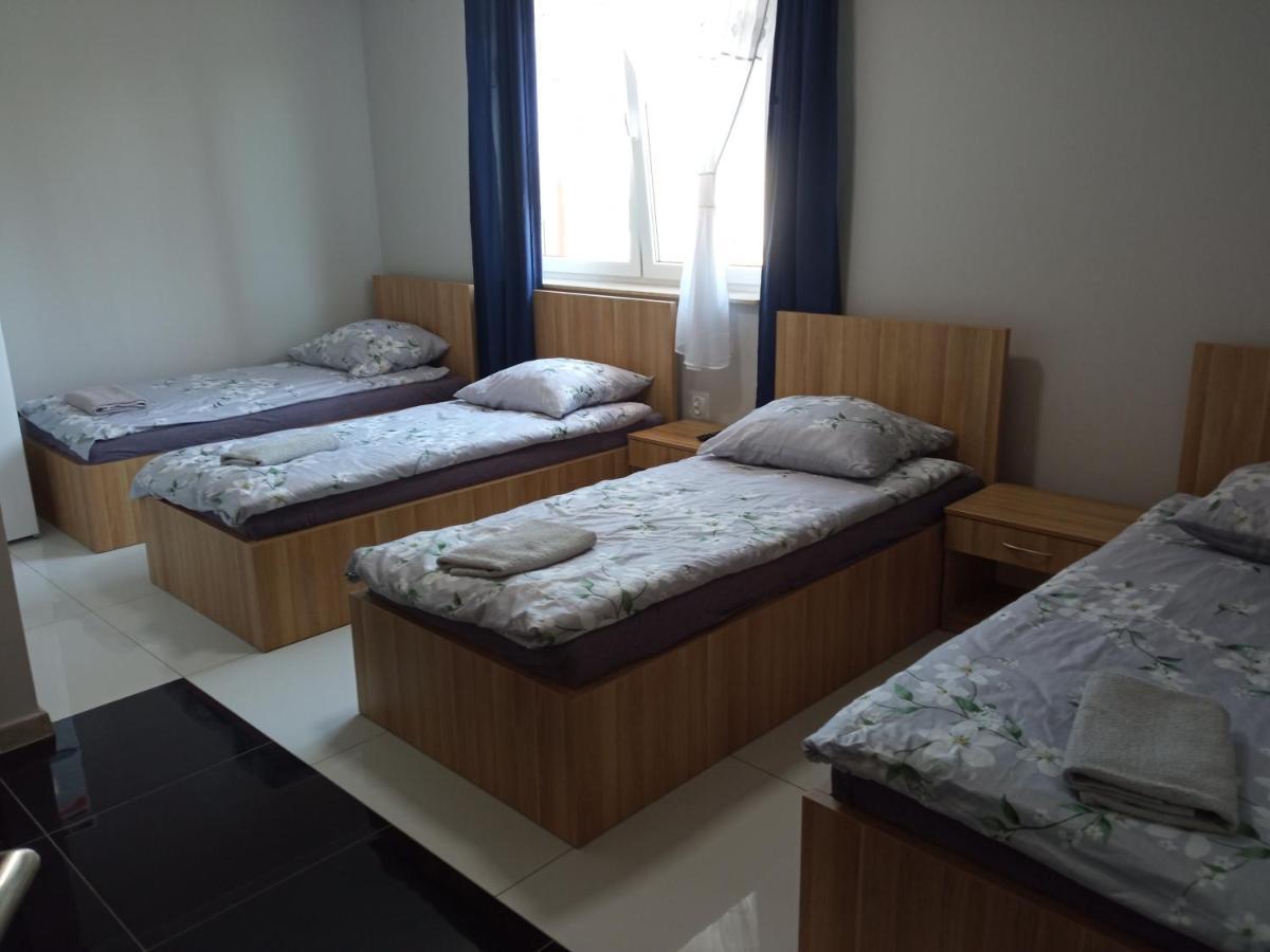 Czerwony Szafir Grodzisk Hostel Grodzisk Mazowiecki Kültér fotó