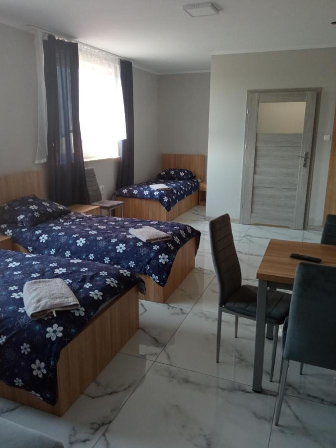 Czerwony Szafir Grodzisk Hostel Grodzisk Mazowiecki Kültér fotó